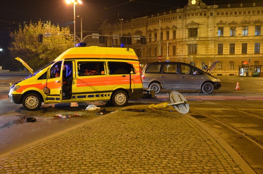 Wypadek karetki, pl. Jana Pawła II, Wrocław, 27.10.2014