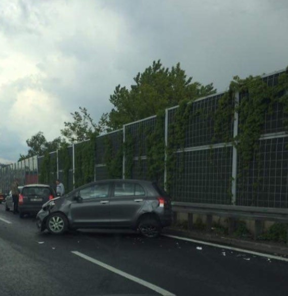 Kolizja w Katowicach na zjeździe z Murckowskiej na autostradę A4