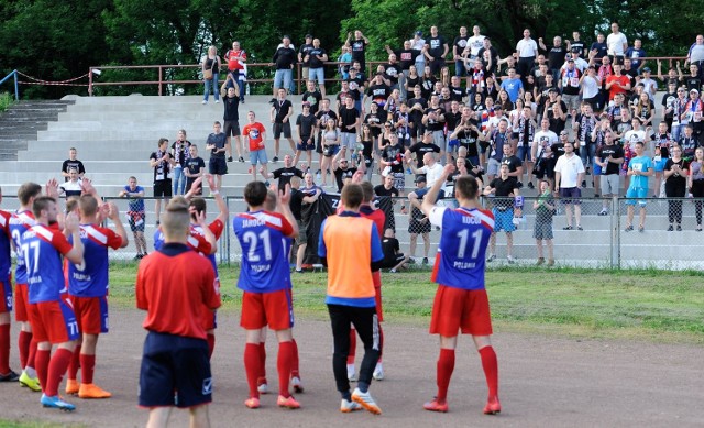 Dzięki bramce Mateusza Skały w 86. minucie, Polonia Przemyśl wygrała z Karpatami Krosno 1:0 (0:0), w derbach III ligi lubelsko-podkarpackiej.