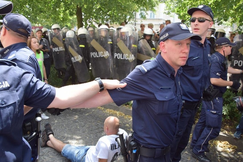 I Marsz Równości w Częstochowie. Były próby jego...