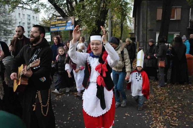 Parada Wszystkich Świętych to odpowiedź na Halloween. Jedną z pierwszych takich akcji zorganizowano w Katowicach w 2014 r.