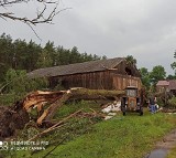 Skutki burz w regionie. 20-21.06.2020 strażacy usuwali powalone drzewa, wypompowywali wodę z pomieszczeń. Zdjęcia