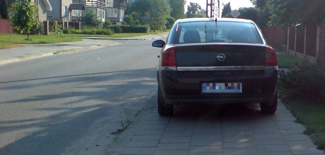 Opel zastawia chodnik