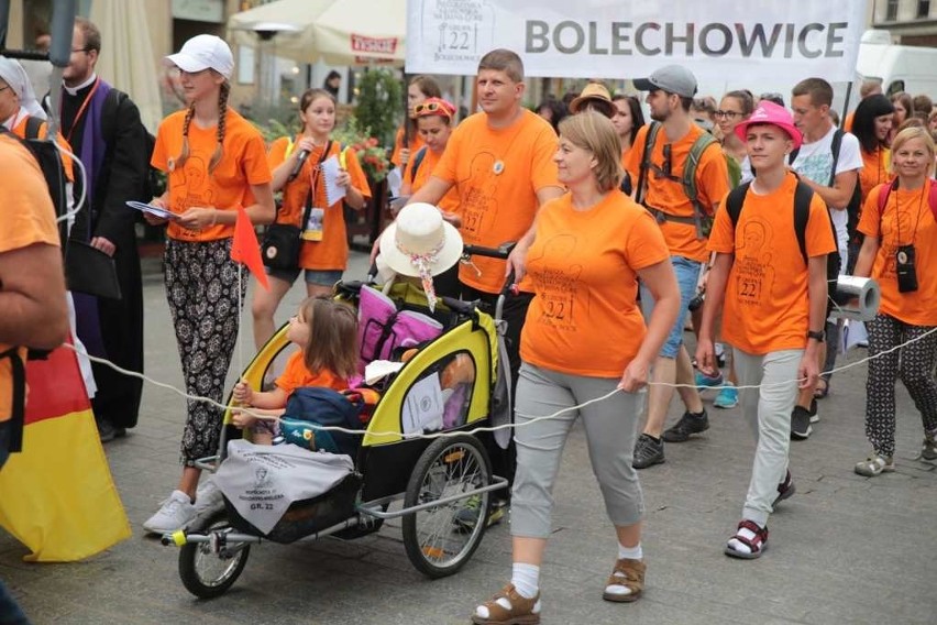 Kraków. Pielgrzymi tłumnie ruszyli na Janą Górę [ZDJĘCIA]