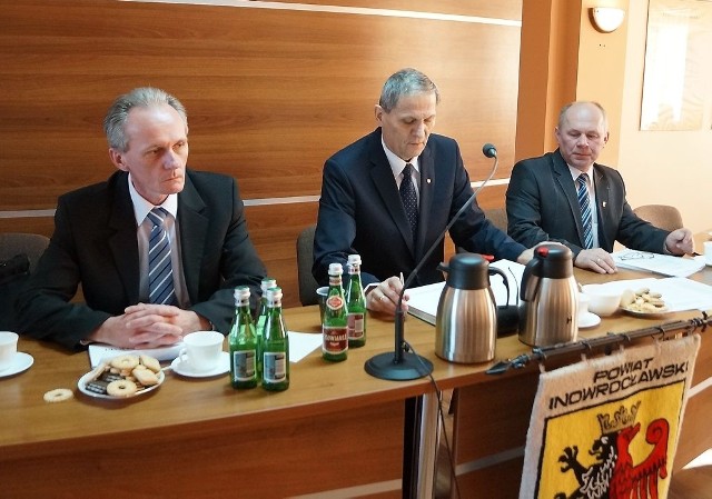 Od lewej: wiceprzewodniczący rady Ireneusz Beśka, przewodniczący Ryszard Jagodziński i wiceprzewodniczący Ryszard Dernoga