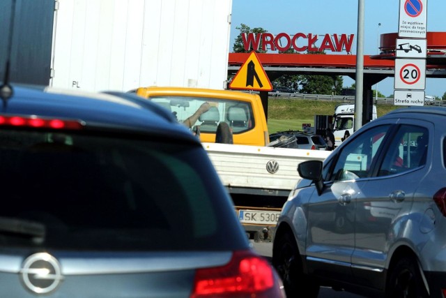 Korki przy remontowanych bramkach poboru opłat pod Wrocławiem stały się niestety codziennością...