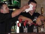 Klub Pino w Dębicy powitał wakacje efektowanym pokazem barmanów