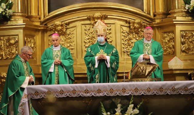 Mszy w bazylice Katedralnej w Kielcach przewodniczył biskup Jan Piotrowski