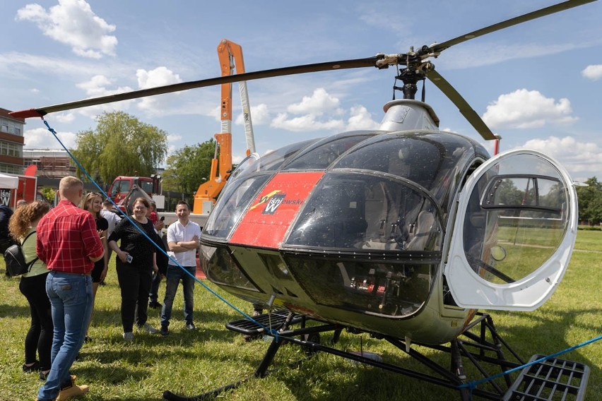 Śmigłowiec i prezentacje firm na seminarium ELSEP w Politechnice Białostockiej