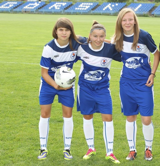 Od prawej: Anna Rędzia, Michalina Kowalska i Martyna Wiankowska. Obecnie wszystkie trzy piłkarki SMS przebywają w Węgrzech na zgrupowaniu reprezentacji Polski U-19