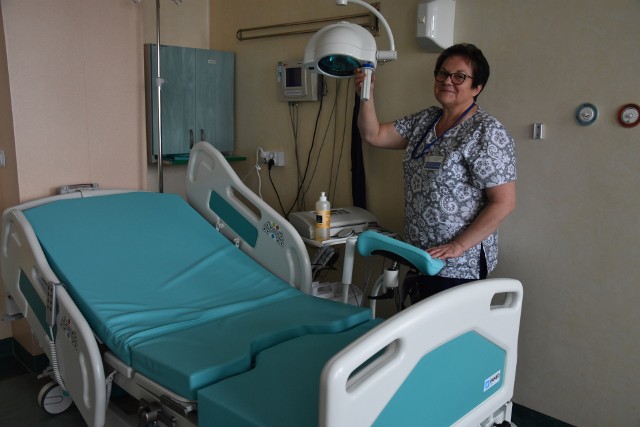 Katarzyna Węgrzyńska: nowe łóżka mają specjalne boczne poręcze dla zabezpieczenia mamy i jej nowo narodzonego dziecka
