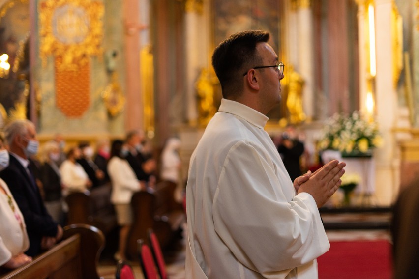 Nowi kapłani archidiecezji lubelskiej. W archikatedrze święcenia prezbiteratu przyjęło 9 diakonów. Zobacz