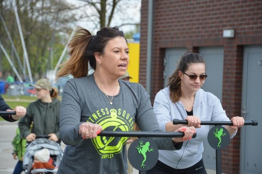 Majówkowy trening na trampolinach przy głogowskiej marinie [FOTO, FILM]