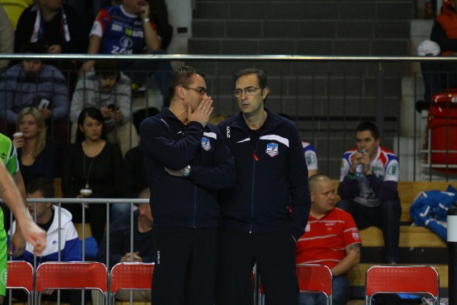 Daniel Castellani (z prawej) prowadził siatkarzy Zaksy w sezonie 2012/13. Wtedy jego asystentem był obecny prezes kędzierzyńskiego klubu Sebastian Świderski.