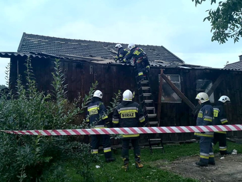 Męcina. Burza zerwała dachy z budynków. Strażacy w akcji AKTUALIZACJA