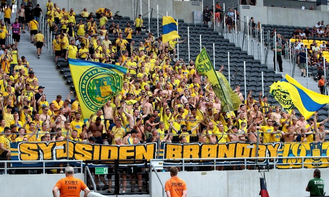 Kibice Brondby IF na szczecińskim stadionie.