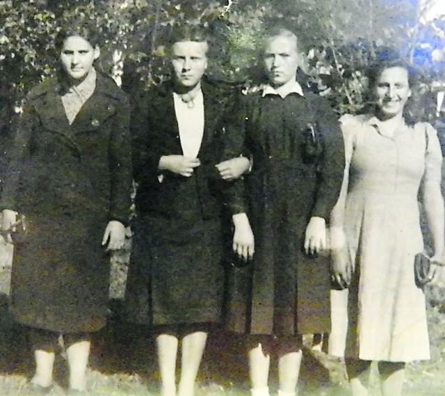Pani Anna (druga od lewej) z koleżankami: Jadwigą Łazarewicz, Janiną i Julią Ciechanowicz