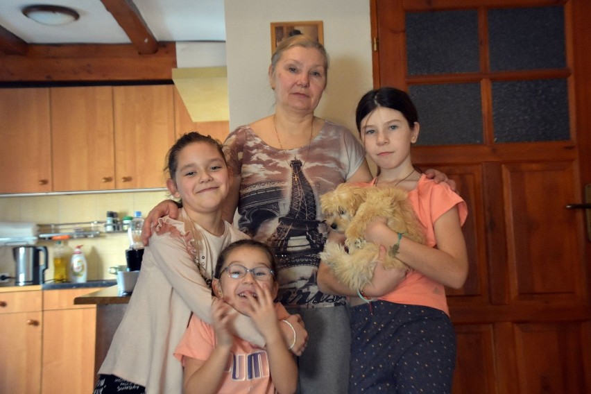 Dziewczynki jechały z Odessy z mamą i babcią przez kilka...