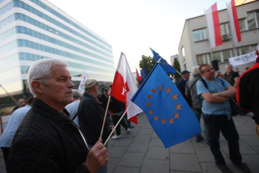 Kraków. Protest KOD w sprawie prokuratorów pod sądem