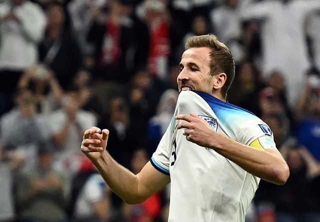 Kapitan reprezentacji Anglii, Harry Kane po przestrzeleniu drugiego karnego w ćwierćfinale MŚ 2022 z drużyną Francji (1:2)