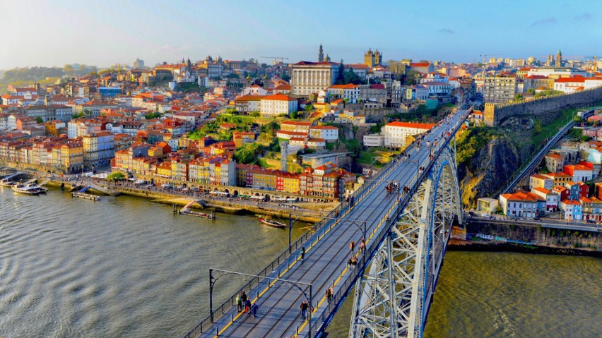Mosty są symbolem Porto, łączą oba brzegi rzeki Douro....