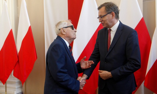 Prezes IPN, Jarosław Szarek, odznaczył działaczy opozycyjnych Krzyżem Wolności i Solidarności w Rzeszowie.