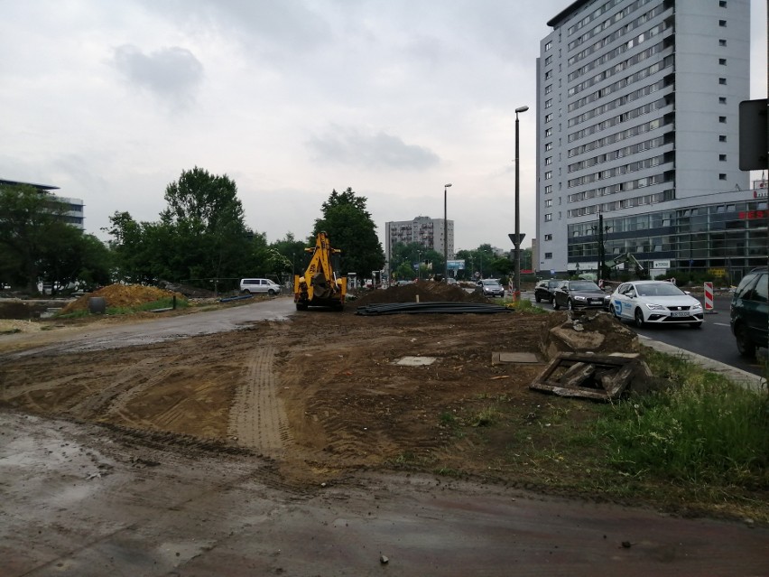 Kraków. Armagedon na Krowodrzy Górce z powodu budowy linii tramwajowej do Górki Narodowej. Piesi mają dość ZDJĘCIA