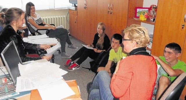 Jerzmanowiccy gimnazjaliści z klasy IIIa podczas zajęć w ramach projektu „Szkoła Demokracji”