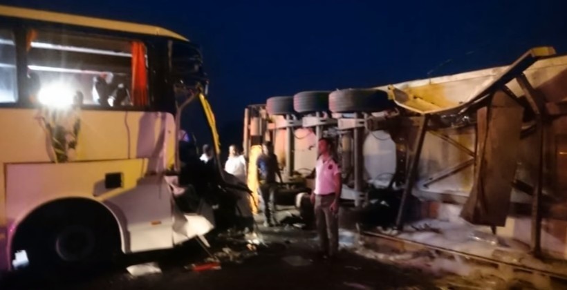 Wypadek Polaków w Turcji. Autobus uderzył w TIRa