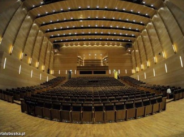 Tak wygląda główna sala filharmonii.