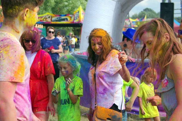 Tak bawiliście się dwa lata temu podczas festiwalu kolorów nad Jeziorem Tarnobrzeskim.
