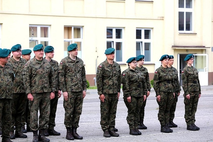 Jarosław. Elewi dobrowolnej zasadniczej służby wojskowej otrzymali po raz pierwszy broń [ZDJĘCIA]