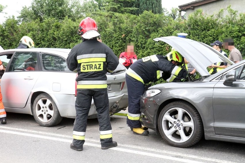 Wypadek pod Wrocławiem. Zderzyły się trzy samochody  