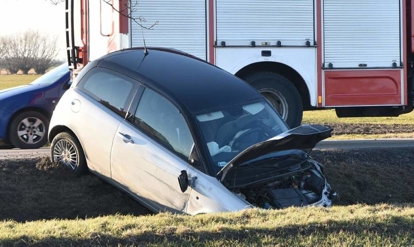 Wypadek na drodze krajowej numer 55 koło Malborka 28.02.2021 r. Dwie osoby zostały ranne