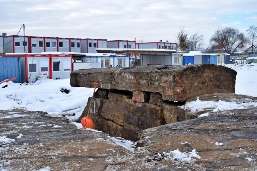 Schron na budowie Centrum Nauki