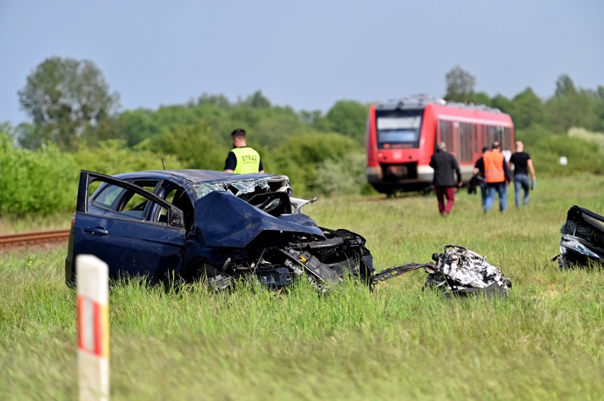 Po wypadku w Stobnie: Kobiecie, która wjechała pod pociąg, grożą kary