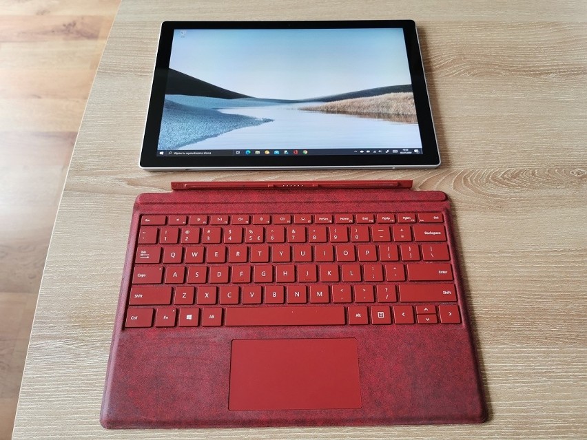 Mobilność i wydajność w jednym? Oto kolejne urządzenie Microsoftu 2 w 1: Surface Pro 7. Test, recenzja