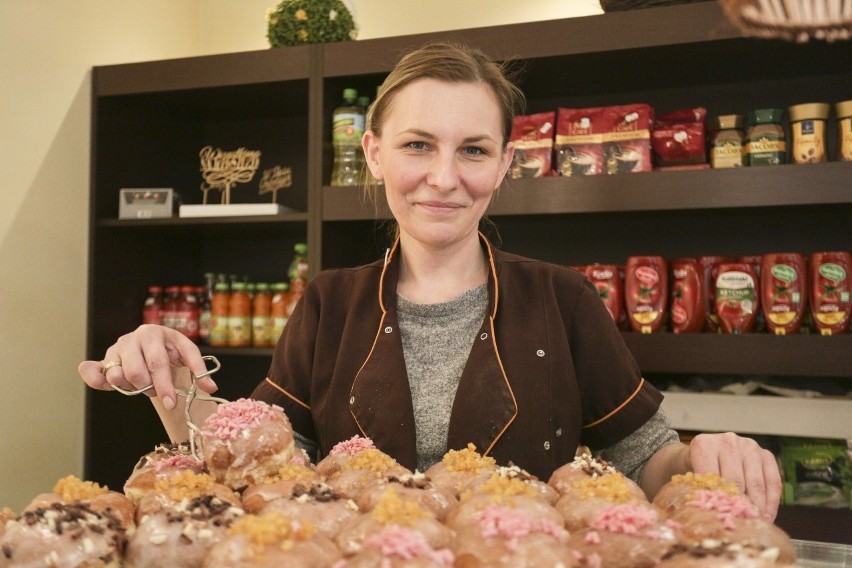 Tłusty czwartek już dzisiaj! Półki w piekarniach i cukierniach w całym mieście uginają się pod ciężarem pączków. Które są najlepsze?