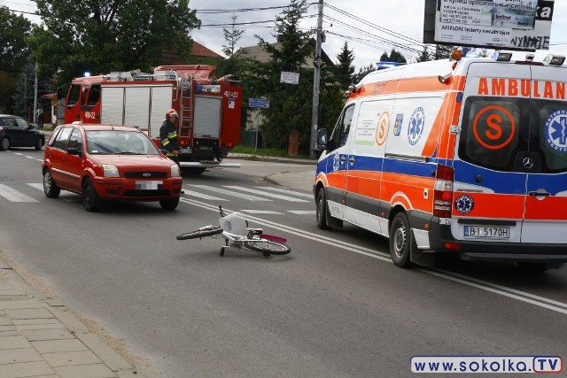 Wypadek na skrzyżowaniu ul. Białostockiej i Piaskowej. Ford potrącił 10-latkę na rowerze. Dziewczynka trafiła do szpitala.