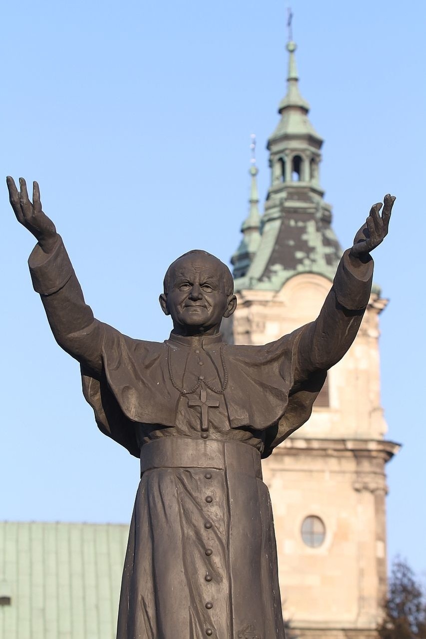 Błogosławiony Wincenty Kadłubek patronem Jędrzejowa. Mszę sprawował Nuncjusz Apostolski