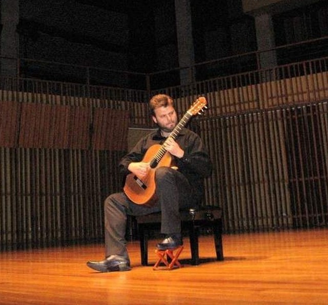 Łukasz Kuropaczewski grał utwory włoskich i hiszpańskich mistrzów gitary