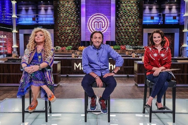 "MasterChef 9" - godz. 20:00 w TVNW 4. odcinku najnowszej edycji programu "MasterChef" zostanie rozpętane drożdżowe szaleństwo! Czy uczestnicy poradzą sobie z tym pozornie prostym wyzwaniem? Oby tak, bo w drugiej części jeszcze bardziej podniesie się poziom adrenaliny przy kulinarnej sztafecie z podziałem na drużyny. Do przygotowania będą... placki z jabłkami!      media-press.tv