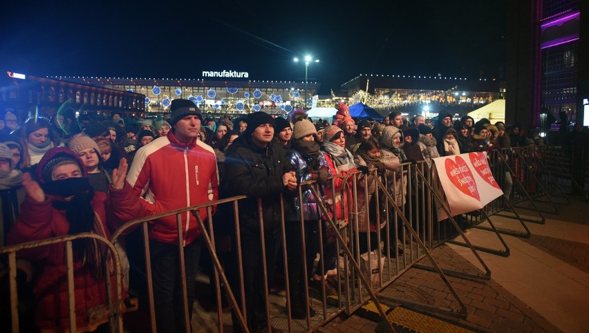 26. Finał WOŚP w Łodzi. Światełko do nieba i koncerty na rynku Manufaktury [ZDJĘCIA]