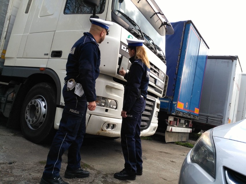48-letni Rosjanin jechał ciężarówką z naczepą w kierunku...