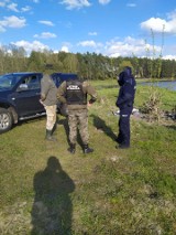 Kłusownik zatrzymany przez straż rybacką i policję. Zastawiał rzutki hakowe na rzece Narew w m. Dzbądzek 6.05.2021