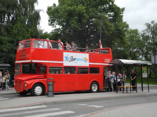 Jedną z dzisiejszych atrakcji z okazji święta miasta są przejażdżki londyńskimi autobusami, które już od godz. 10 przemierzają ulice miasta. W tym roku miasto wynajęło dwa takie pojazdy. Zainteresowanie jest bardzo duże.  Będą kursować do g. 17. 