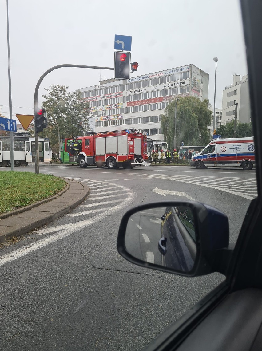 Zderzenie samochodu z tramwajem na placu Szyrockiego w...