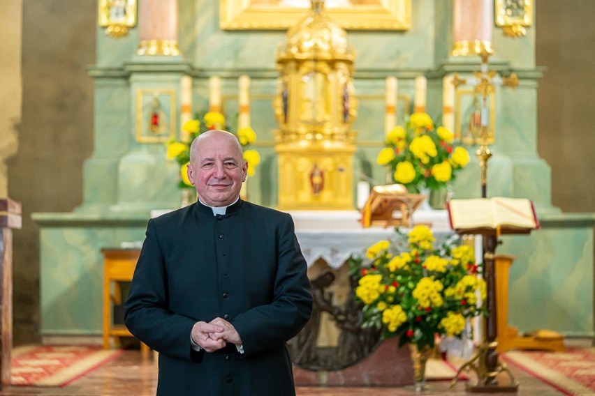 Ks. Paweł Stabach, proboszcz parafii nie kryje zadowolenia z...