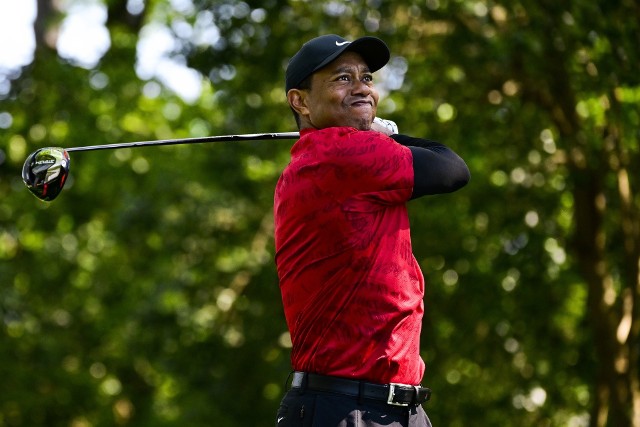 Tiger Woods coraz rzadziej i coraz gorzej radzi sobie z kijem golfowym, ale coraz lepiej i częściej sprawdza się w biznesie