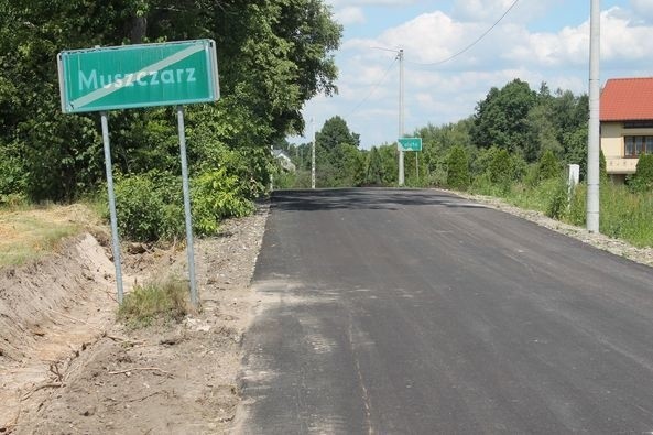 W gminie Smyków remontują dwie drogi. Koniec prac już wkrótce. Zobacz zdjęcia 